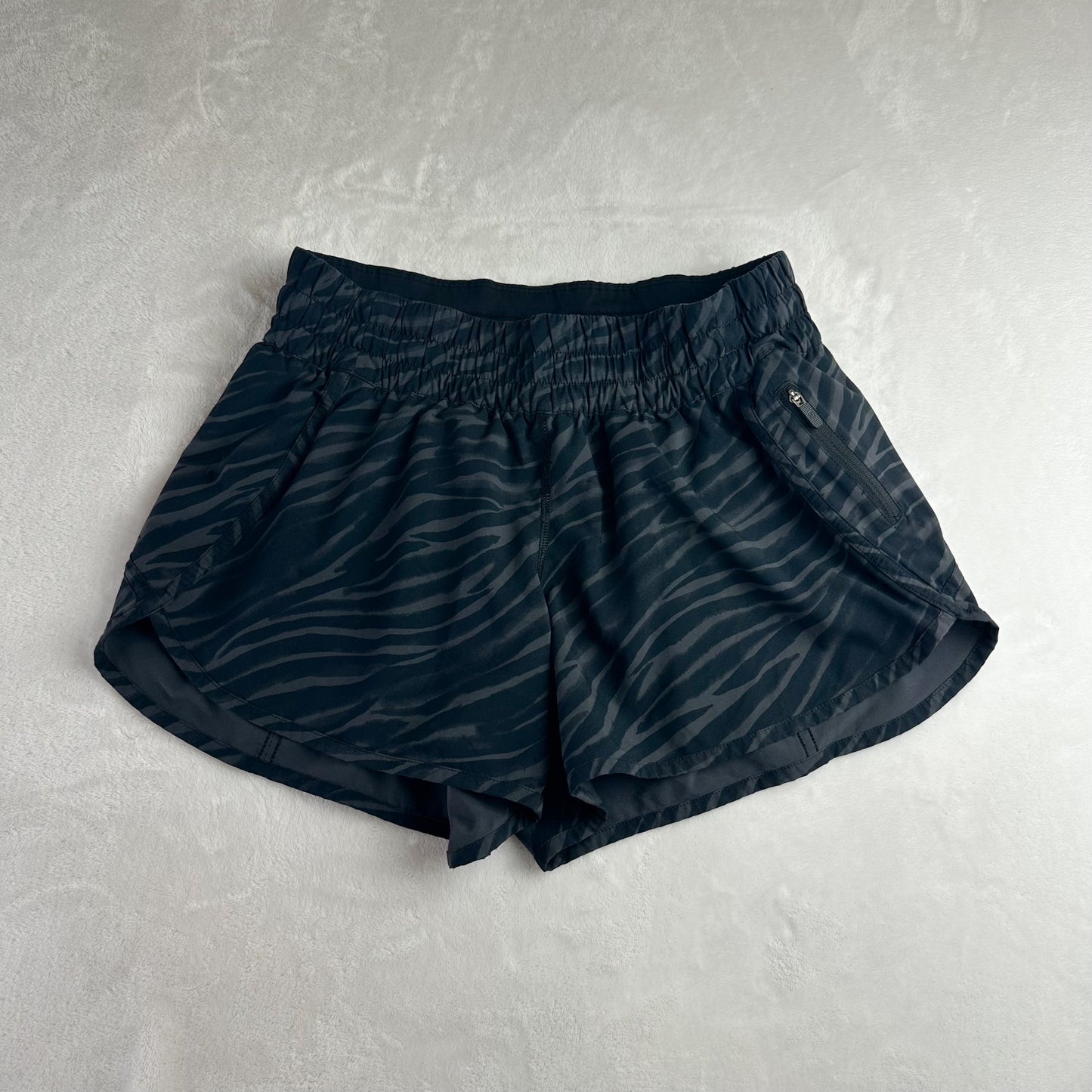 Size 8 Le Tigre Camo Deep Coal Multi Tracker Short 4”
