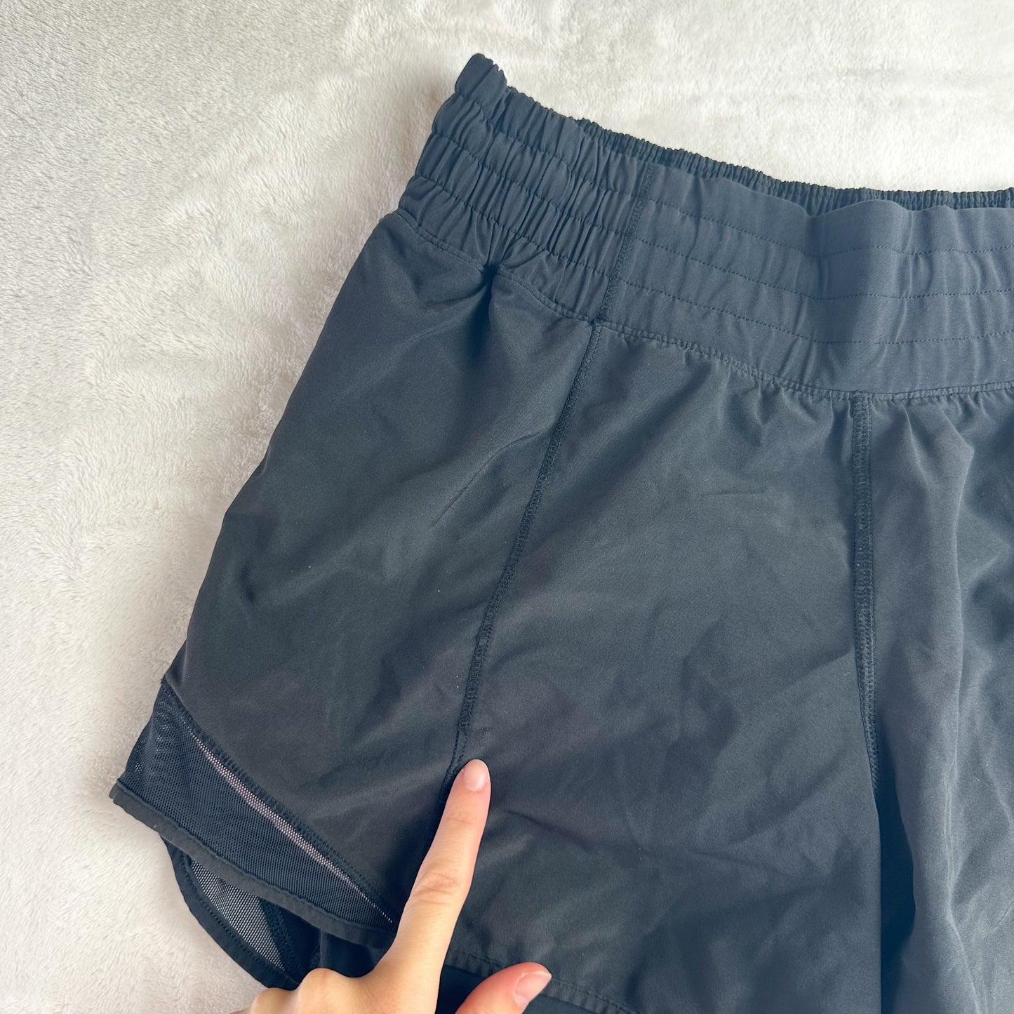 Size 4 Black HIGHRISE Hotty Hot Short 4” *Flaw
