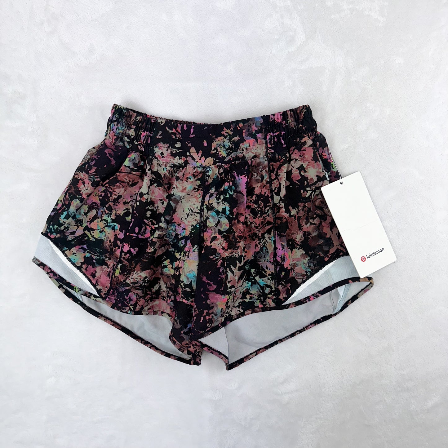 Size 4 Stencil Blossom Red Multi/Sheer Blue BNWT Hotty Hot Short 4”