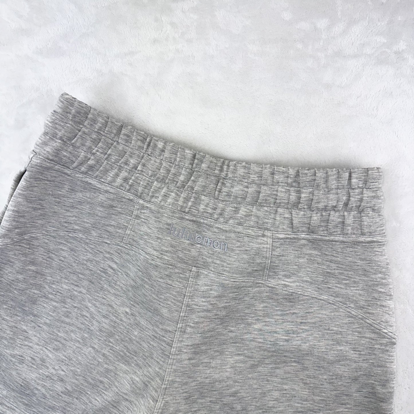 Size 6 Heathered Core Ultra Light Grey Soft Ambitions High Rise Short 4"