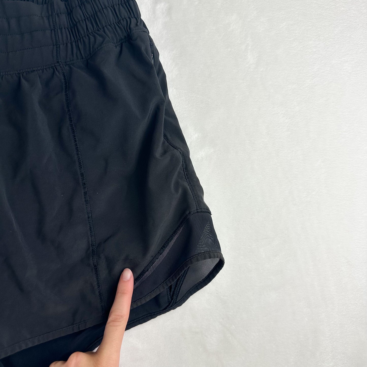 Size 4 Black HIGHRISE Hotty Hot Short 4” *Flaw