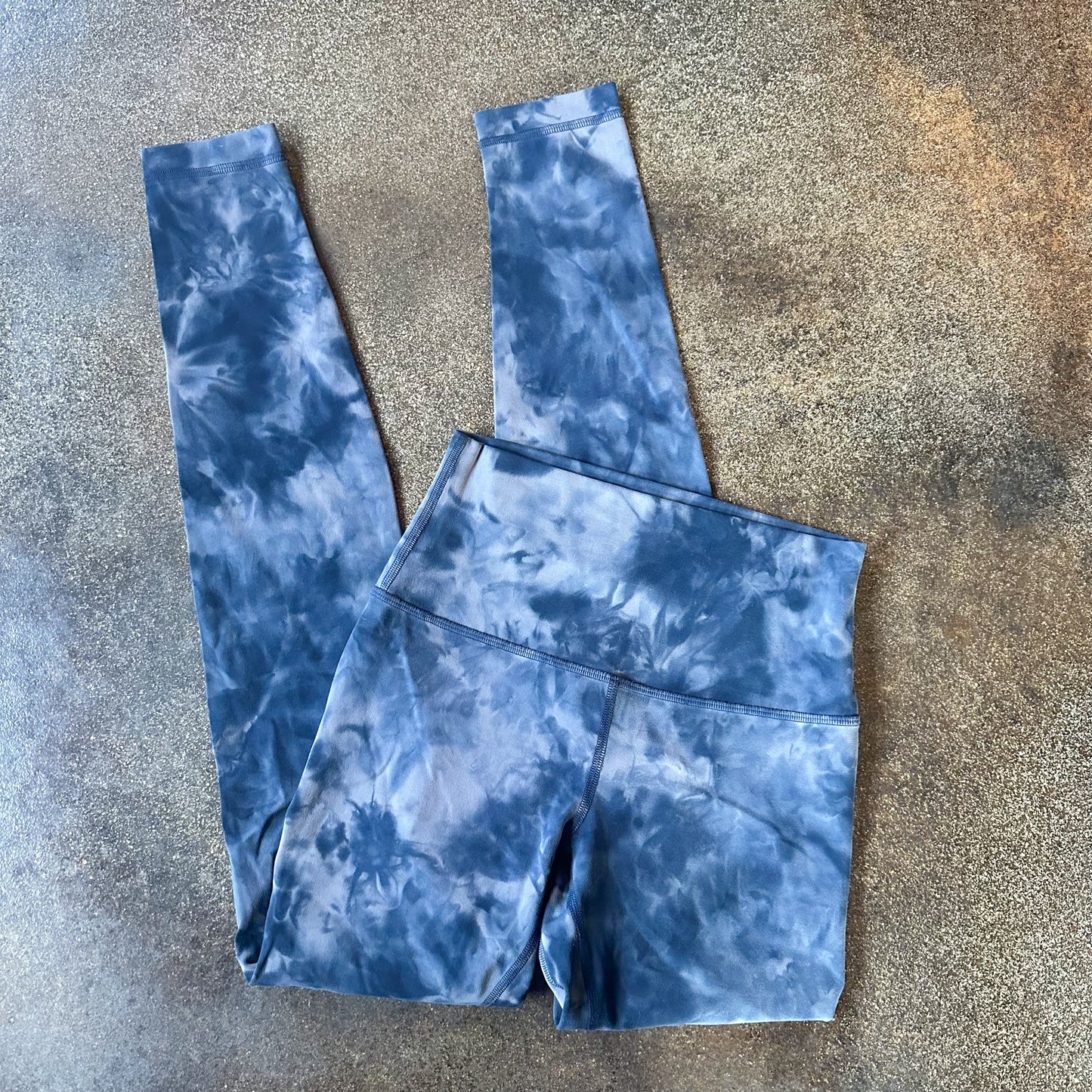 Size 4 Diamond Dye Lunar Rock True Navy Align Legging 28”
