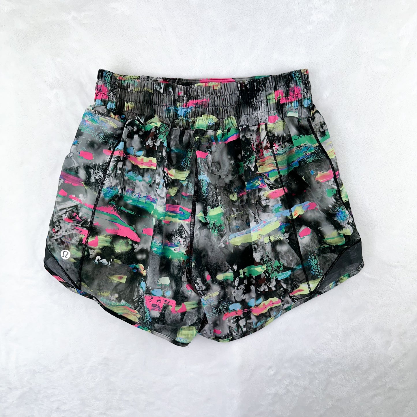 Size 4 Paint Drift Multi/Graphite Grey Hotty Hot HIGHRISE Short 4”