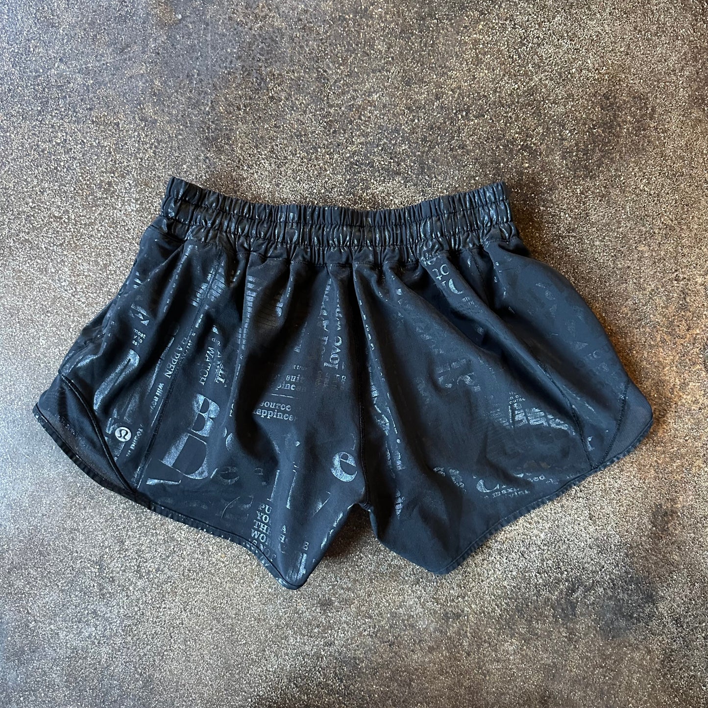 Size 6 Manifesto Foil/Black Hotty Hot Short 4”