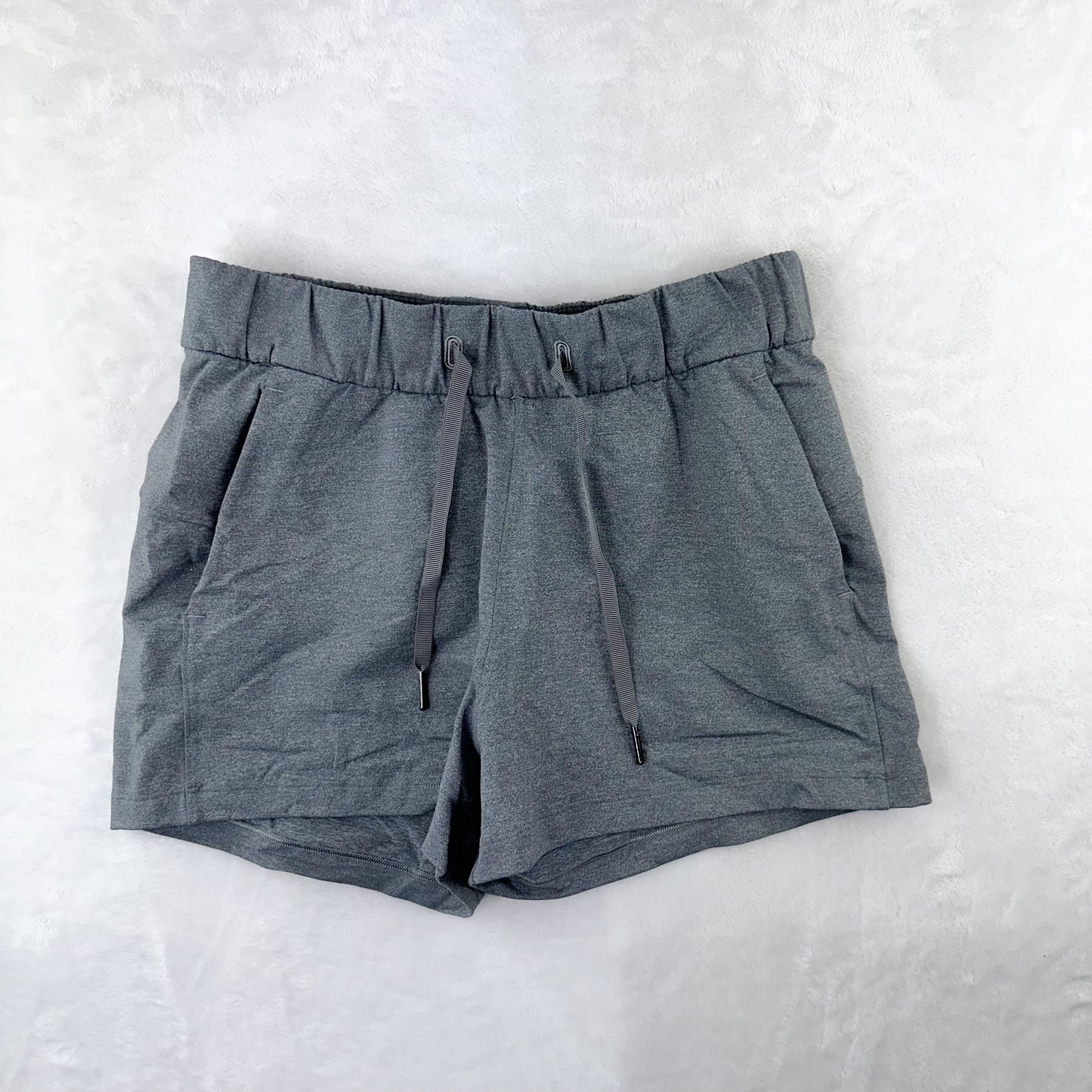 Size 4 Heathered Slate On The Fly Short 2.5”