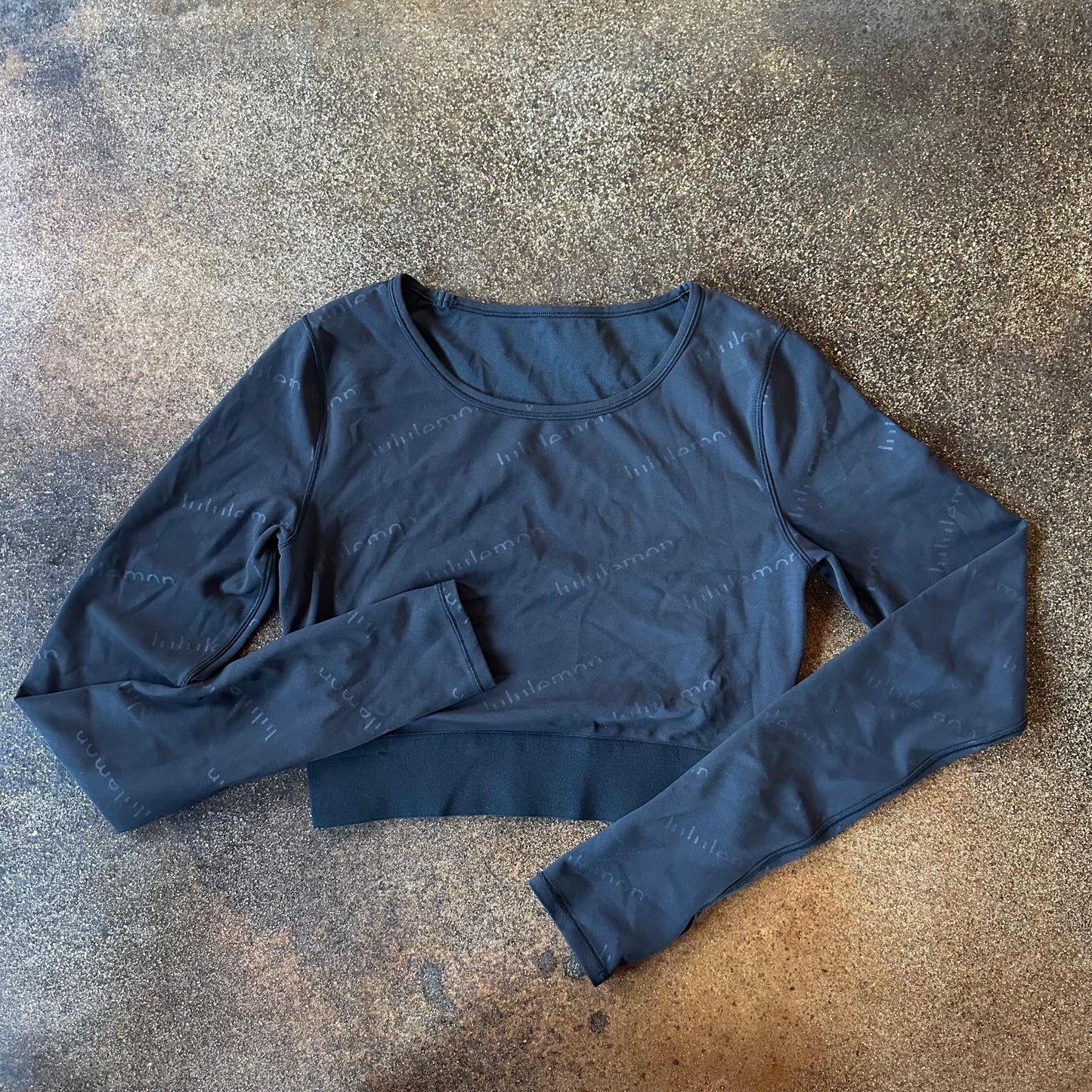 Size 4 Black Wunder Train Cropped Long Sleeve *Special Edition *Gold Logo