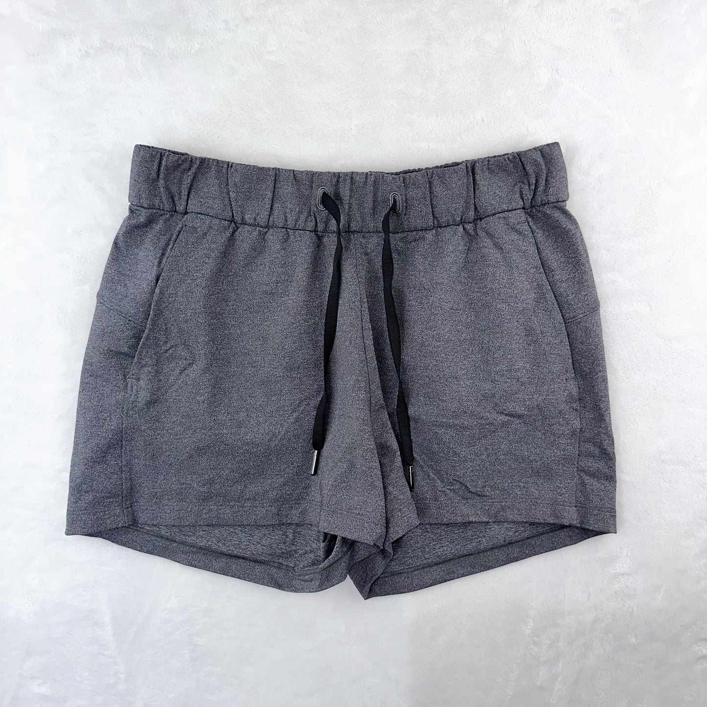 Size 6 Heathered Black On The Fly Short 2.5”