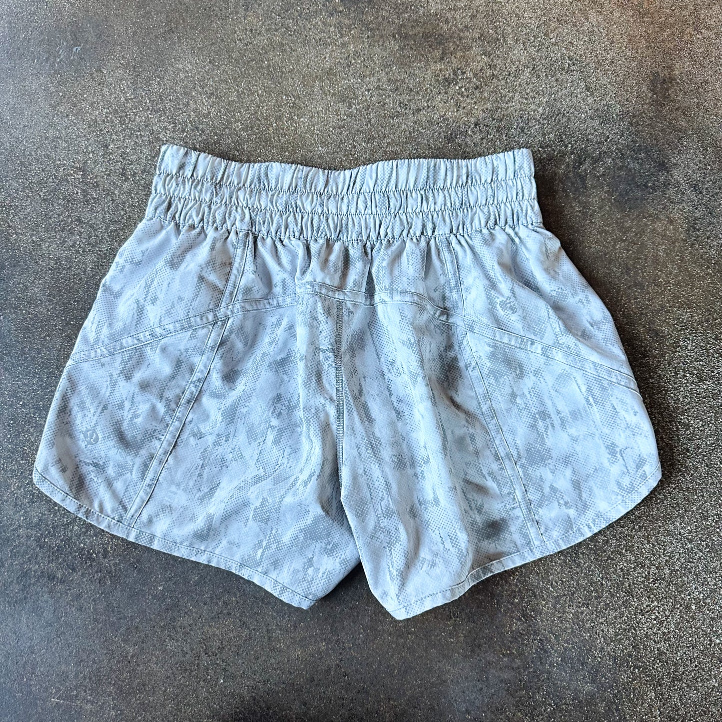 Size 6 City Breeze Alpine White Multi Tracker Short 4”