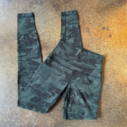 Size 2 Incognito Camo Multi Gator Green Align Legging 28”