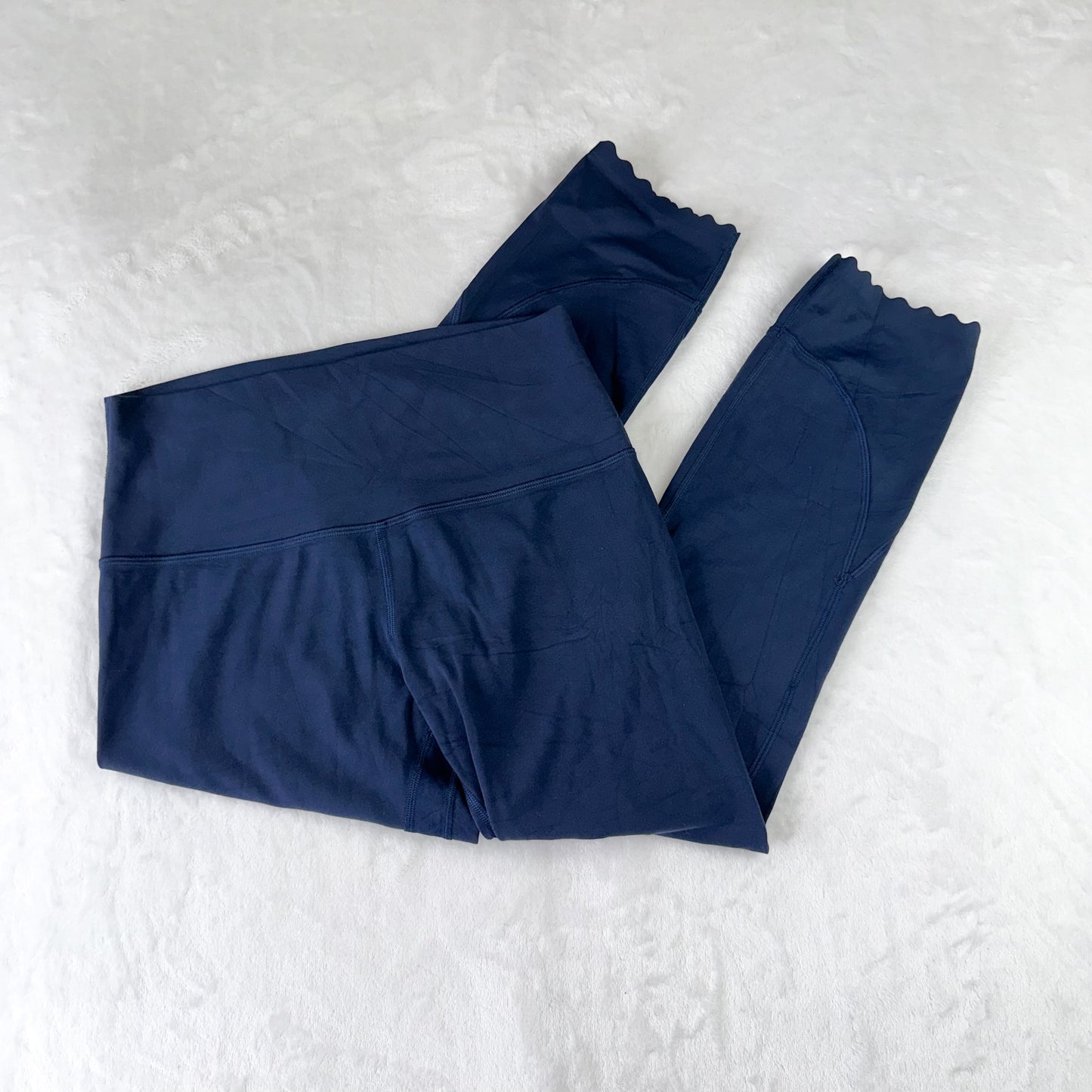 Size 8 True Navy Align Scalloped Legging 23”