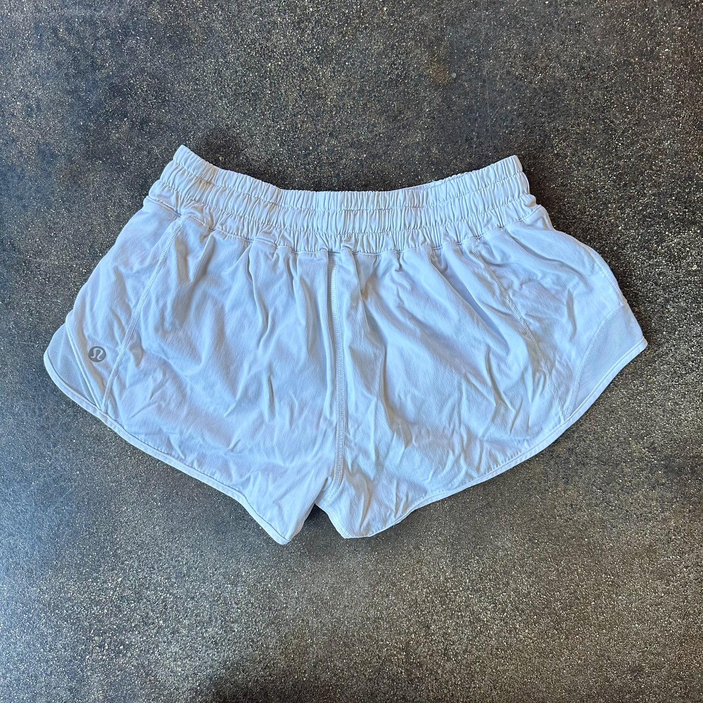 Size 4 White Hotty Hot Short 2.5”