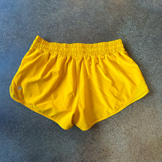 Size 8 Amber Aura Hotty Hot Short 2.5”