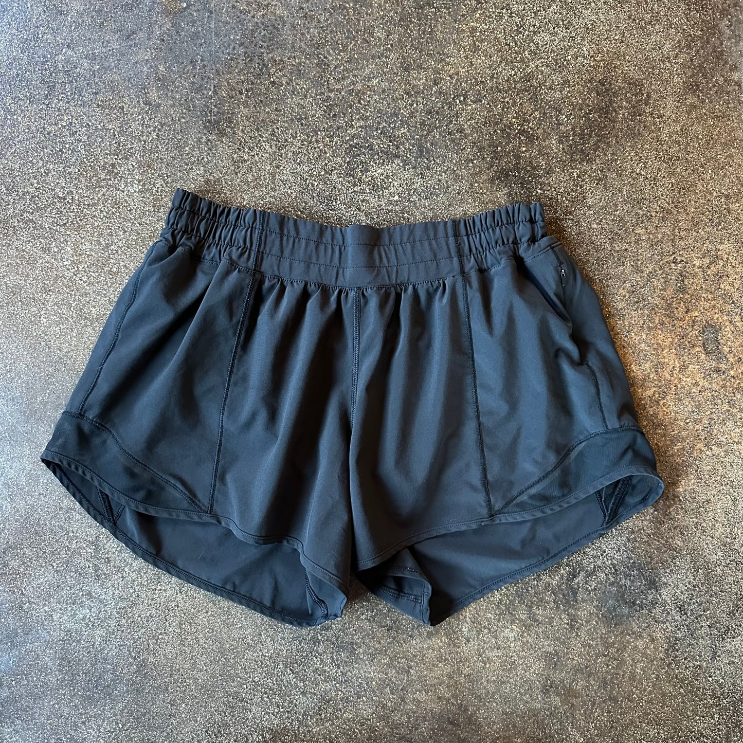 Size 8 Black Hotty Hot Short 4”