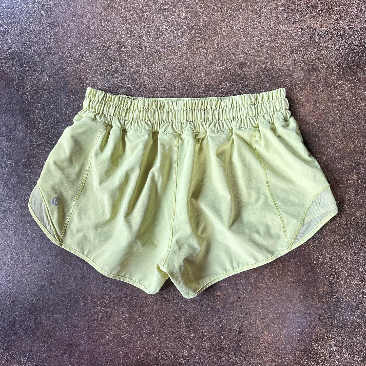 Size 6 Lemon Vibe Hotty Hot Short 2.5”