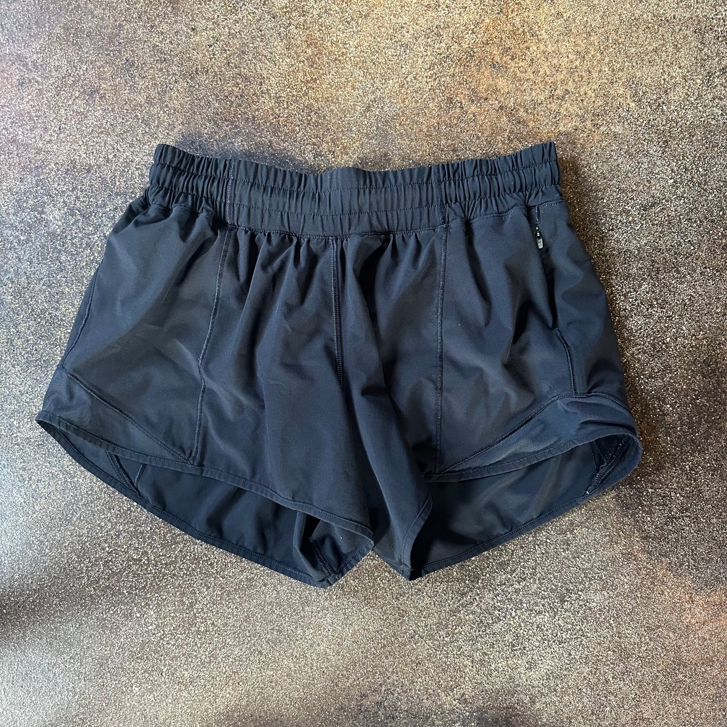 Size 6 Black Hotty Hot Short 4” *logo wear