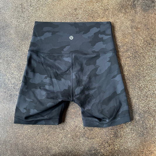 Size 4 Incognito Camo Multi Grey Wunder Train Short 6”