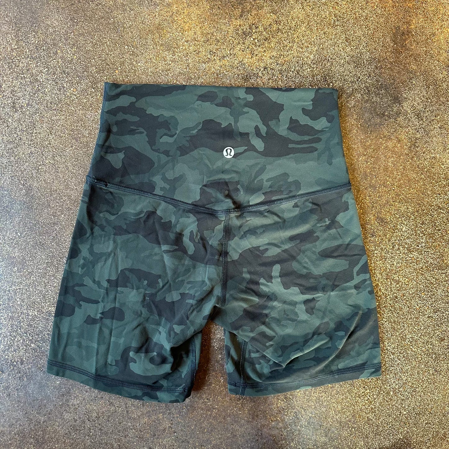 Size 4 Incognito Camo Multi Gator Green Align Short 6”