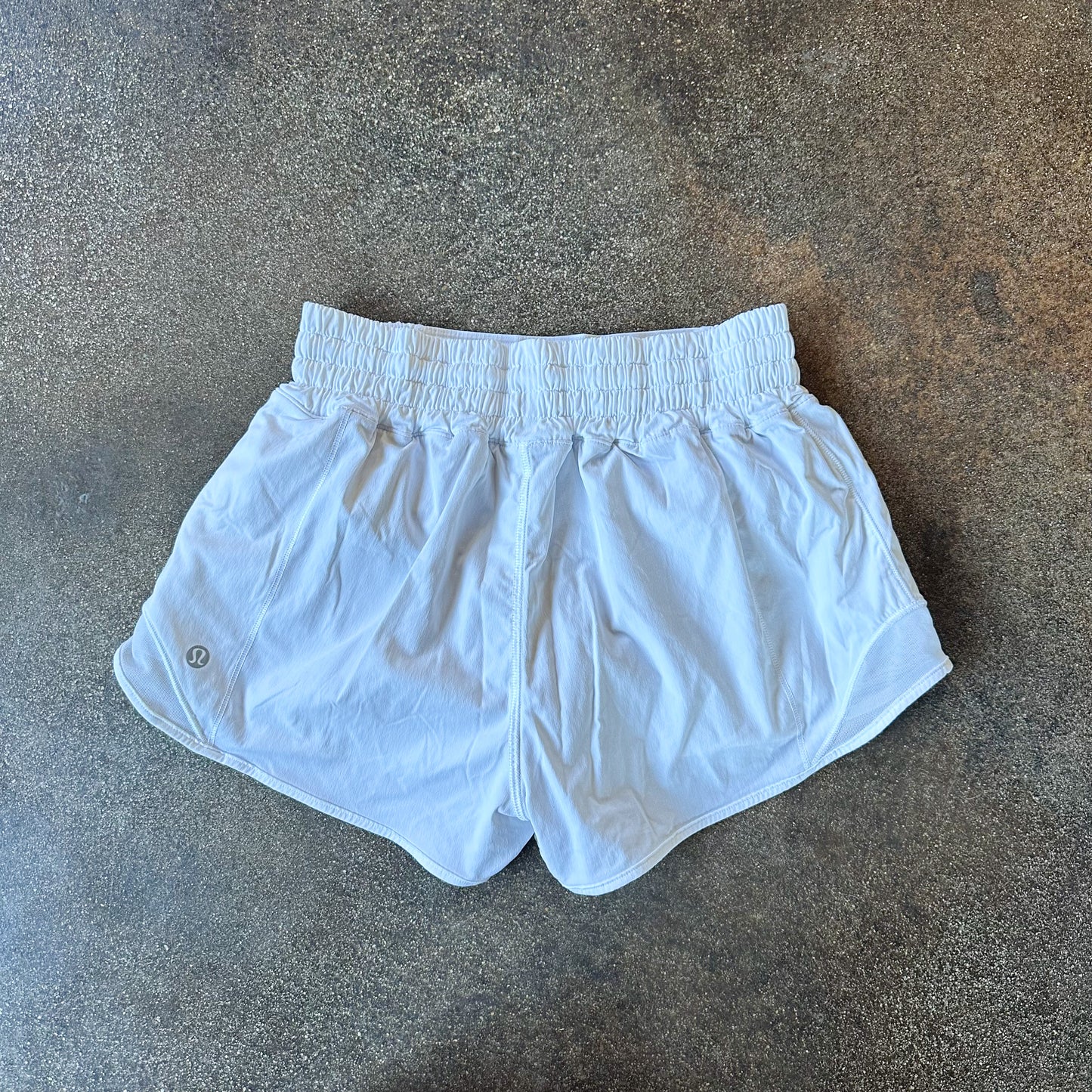 Size 4 White Hotty Hot HIGHRISE short 2.5”