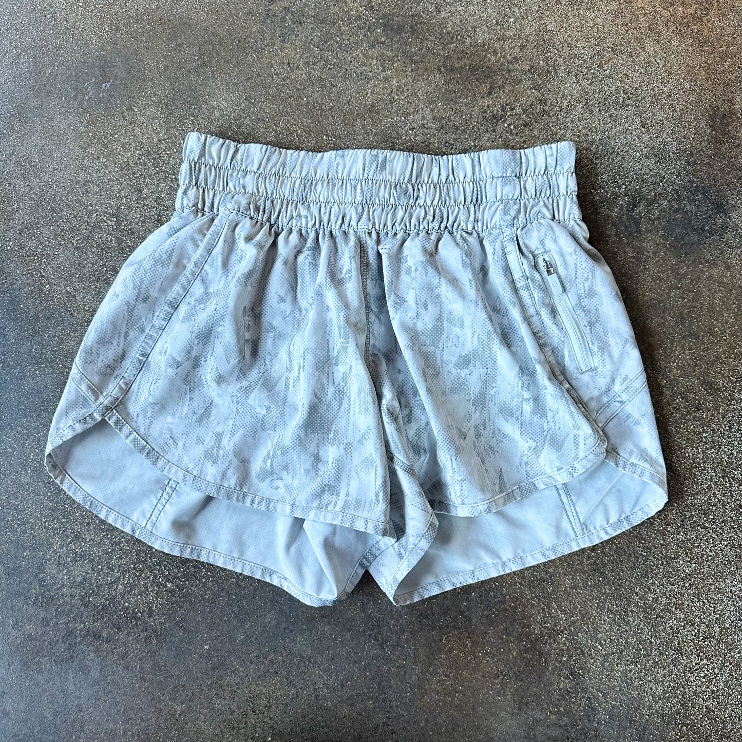 Size 6 City Breeze Alpine White Multi Tracker Short 4”