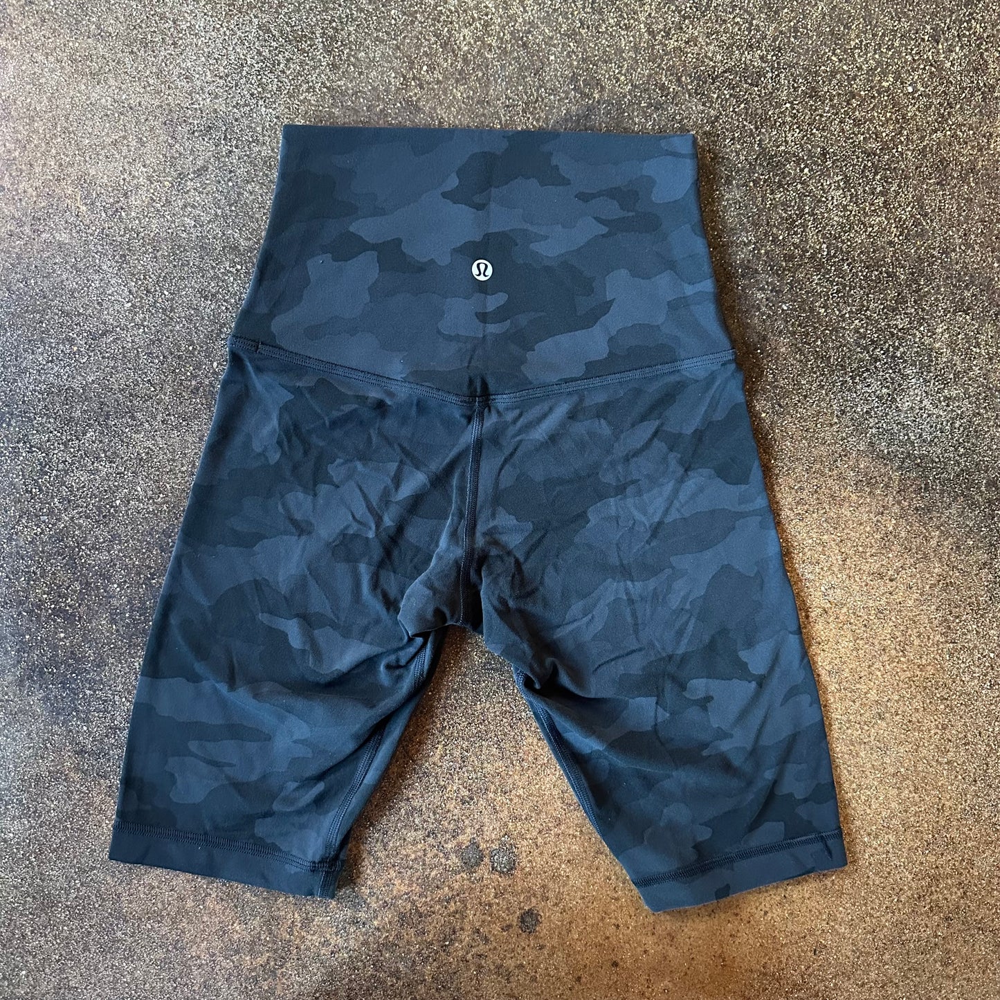 Size 4 Incognito Camo 
Multi Grey Super High Rise Align *10"