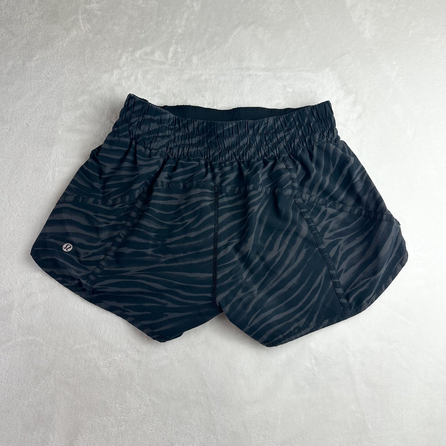 Size 8 Le Tigre Camo Deep Coal Multi Tracker Short 4”