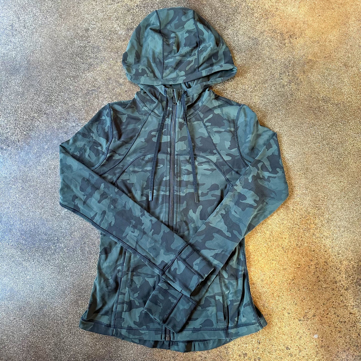 Size 6 Incognito Camo Multi Gator Green Hooded Define Jacket