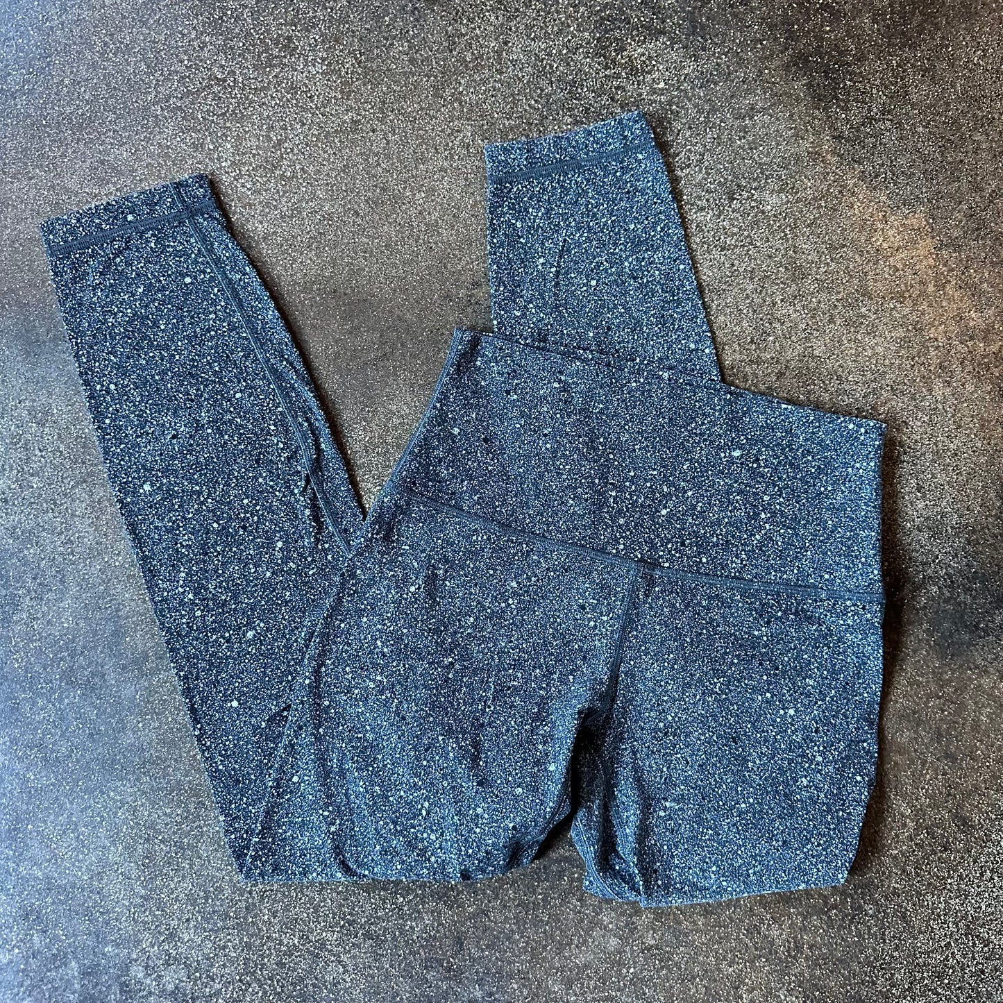 Size 4 Luminesce Splatter Ice Grey Black Align Legging 25”