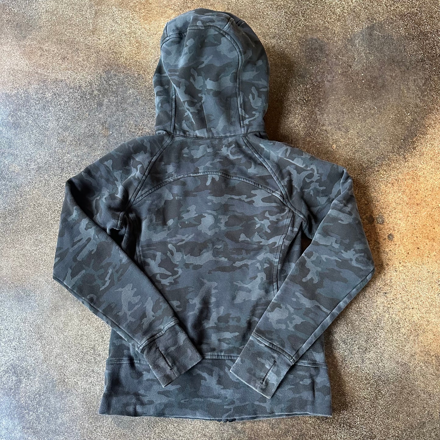 Size 8 Incognito Camo Multi Gator Green Scuba Hoodie