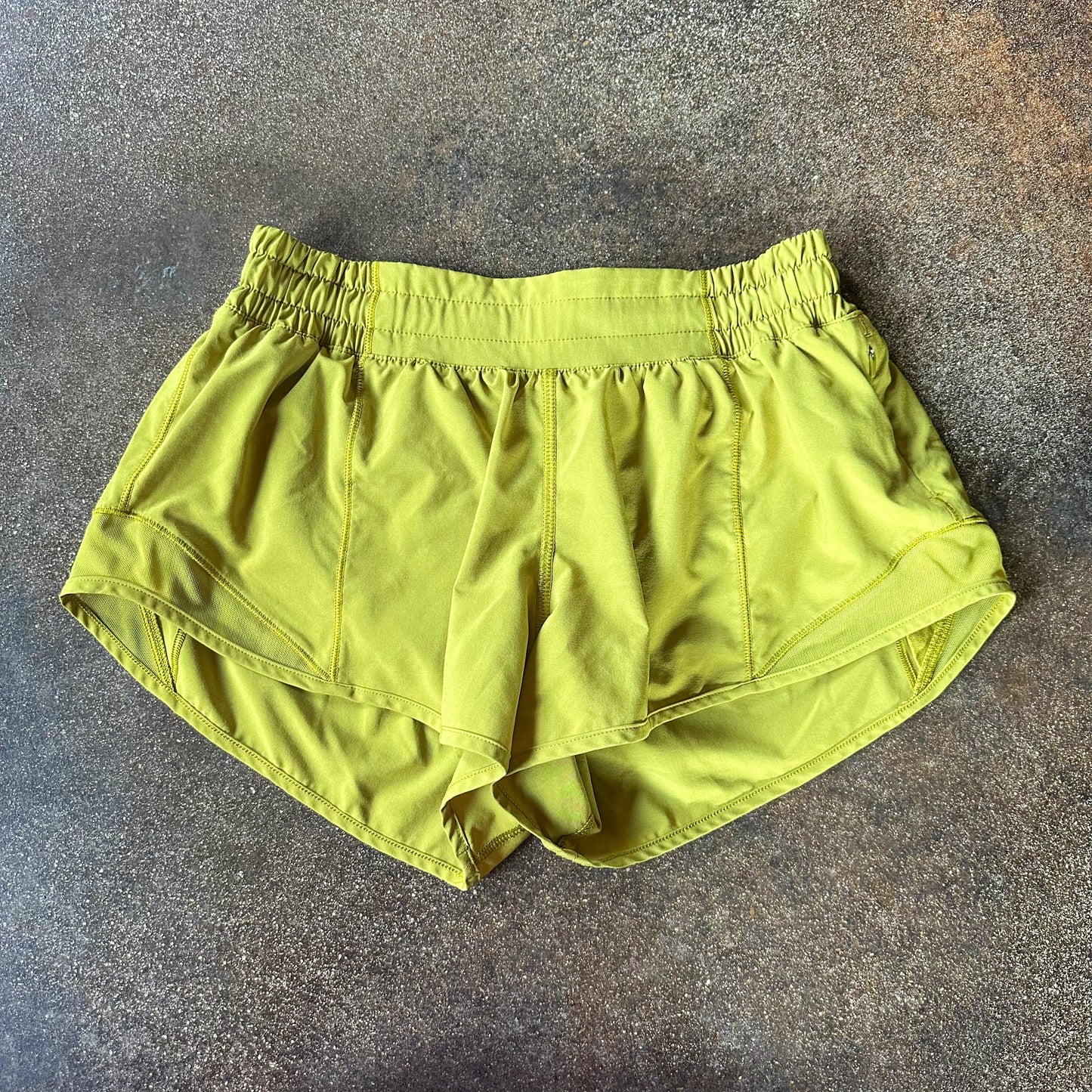 Size 6 Golden Lime Hotty Hot Short 2.5”