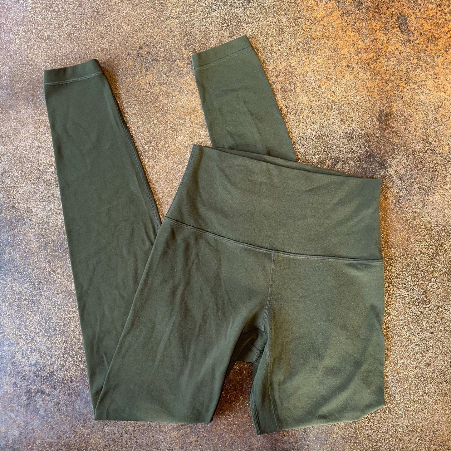 Size 4 Dark Olive Align Legging 28”