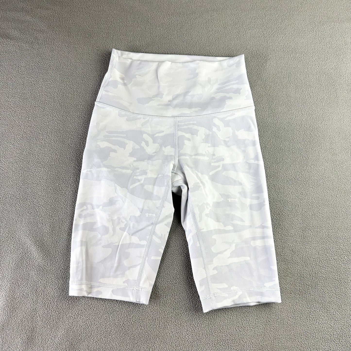 Size 4 Camo Jacquard Alpine White Starlight Wunder Under Short 10”