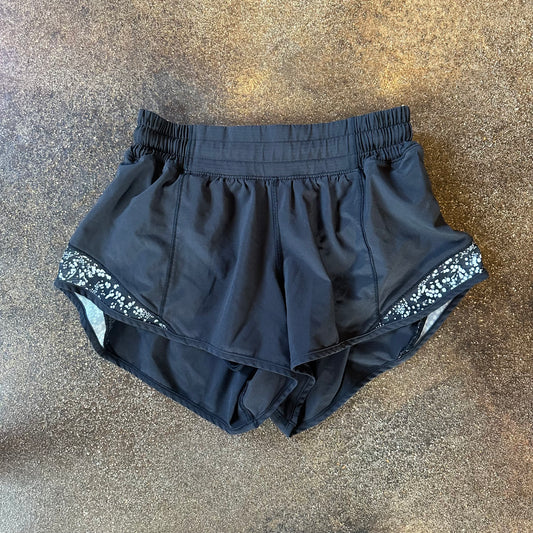 Size 4 Black/Mini Chirasu Hotty Hot Short 2.5”