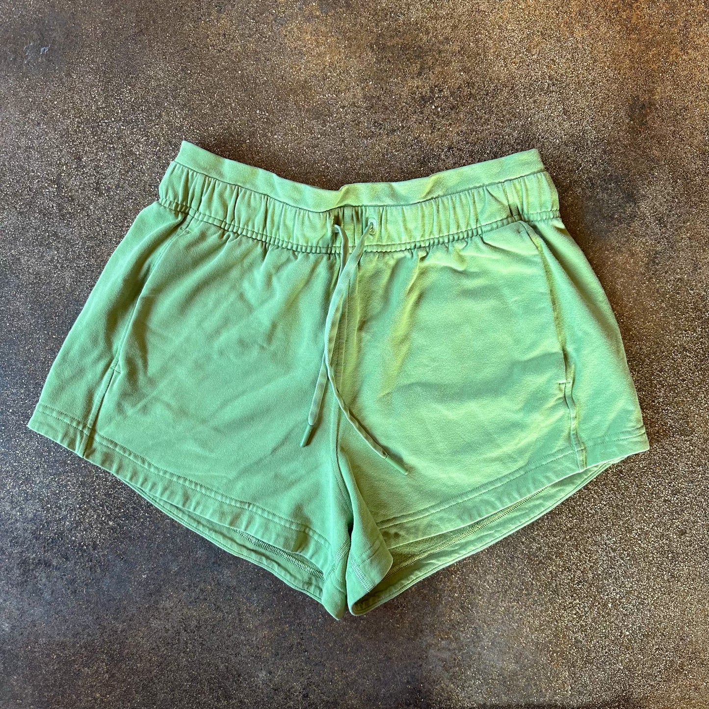 Size 4 Vista Green Inner Glow Short 3" *Terry