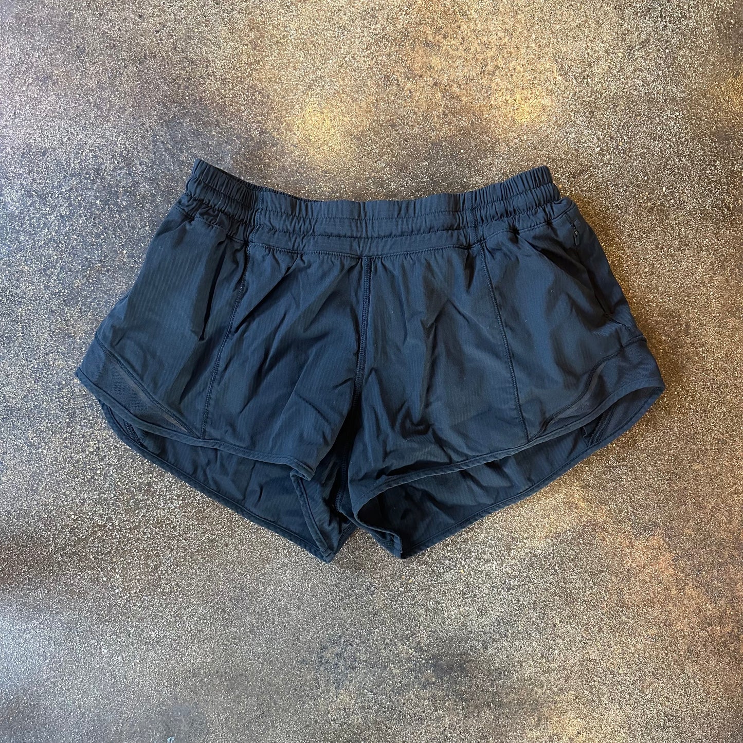 Size 6 Black Hotty Hot Short 2.5" *lines