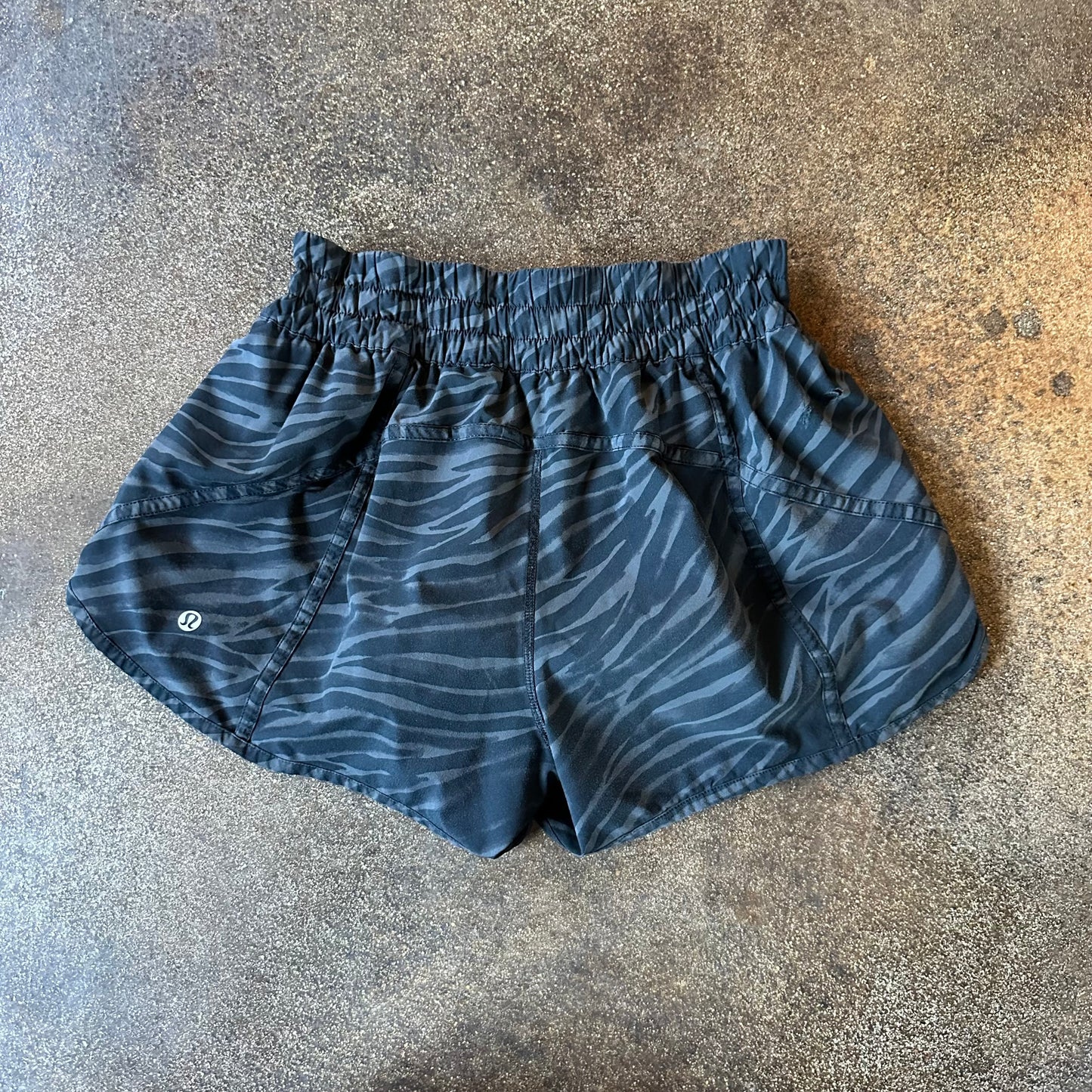 Size 8 Le Tigre Camo
Deep Coal Multi Tracker Short 4”