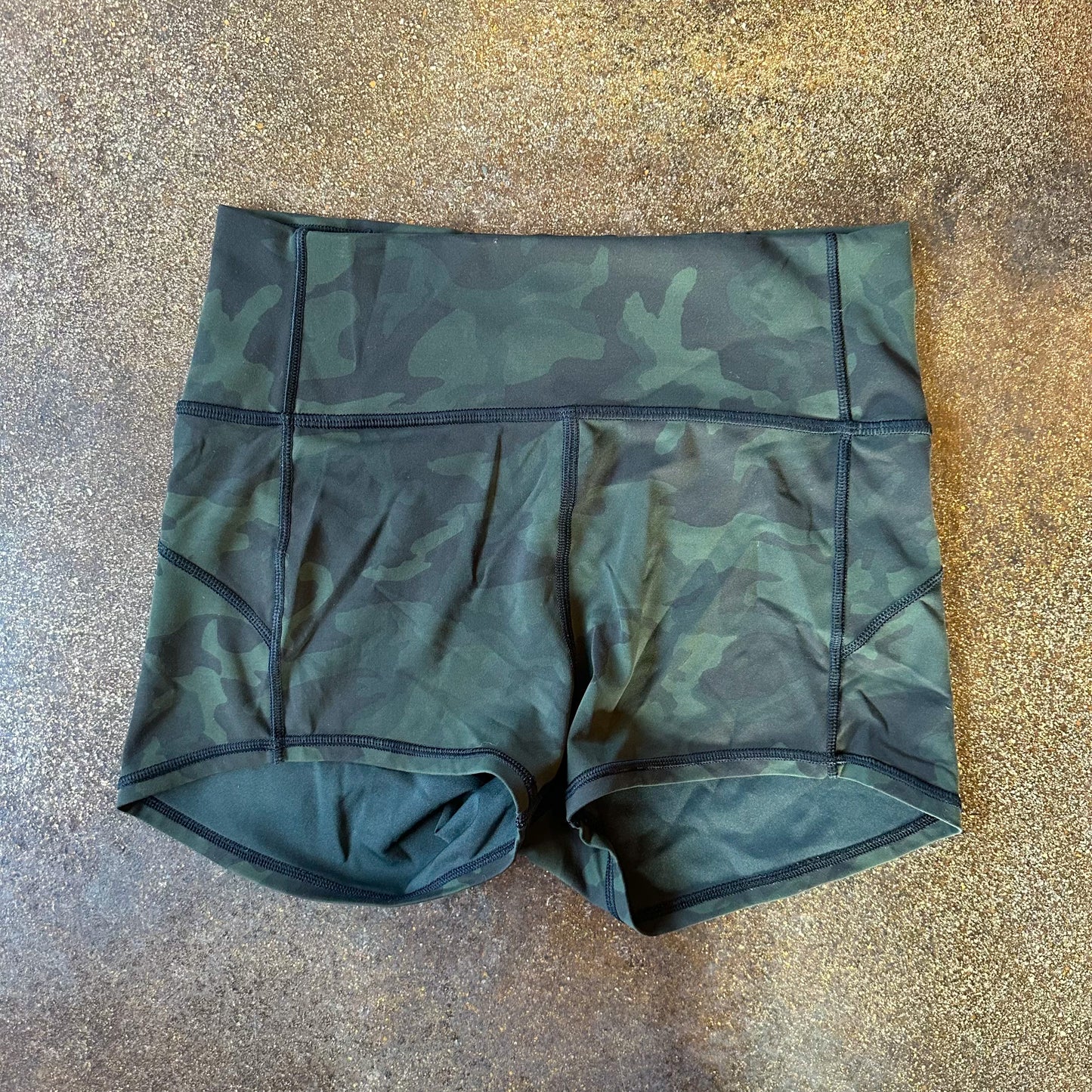 Size 6 Incognito Camo Multi Gator Green In Movement Short 2.5”