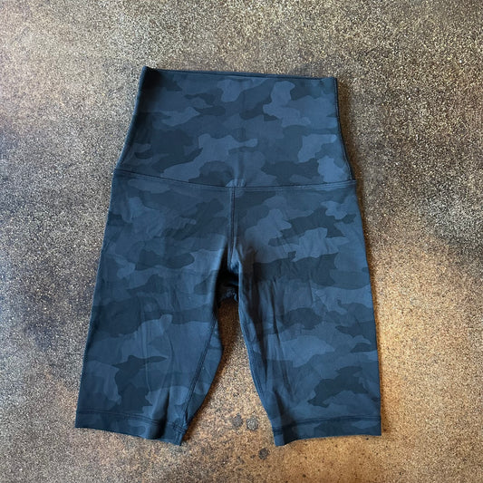 Size 4 Incognito Camo 
Multi Grey Align Super High Rise Short *10"