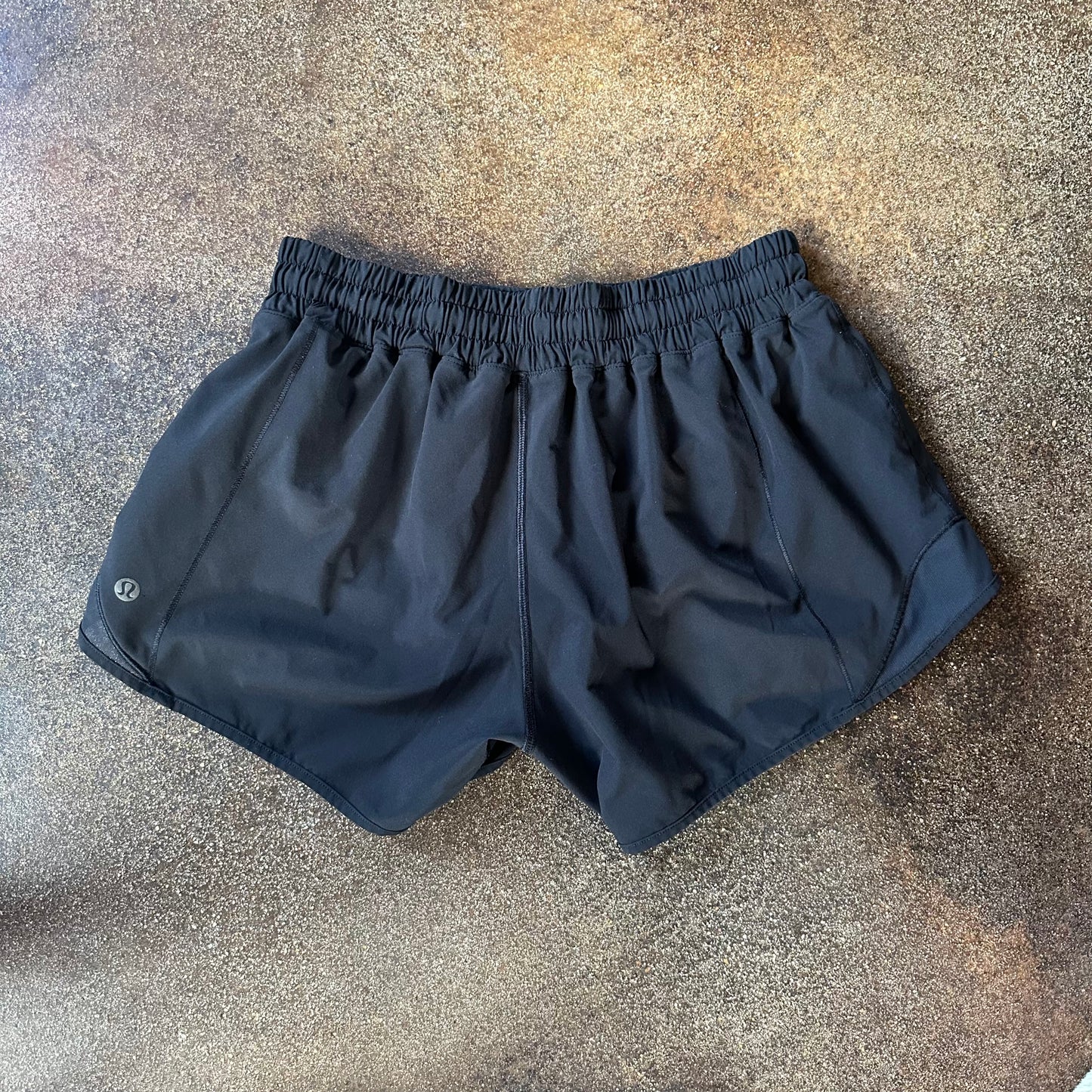 Size 6 Black Hotty Hot Short 4” *logo wear