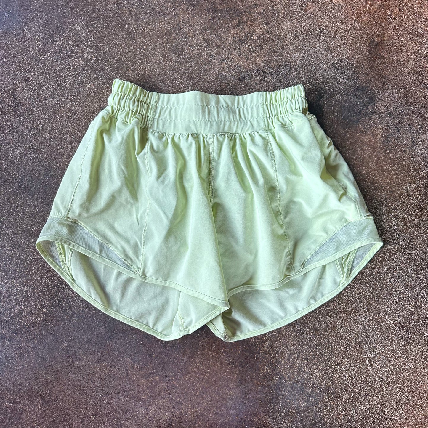 Size 4 Crispin Green Hotty Hot Short 4”