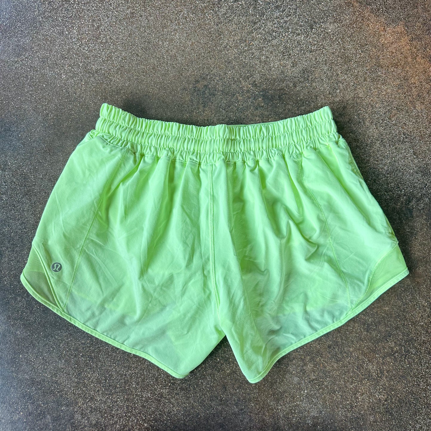 Size 8 Faded Zap Hotty Hot Short 4”