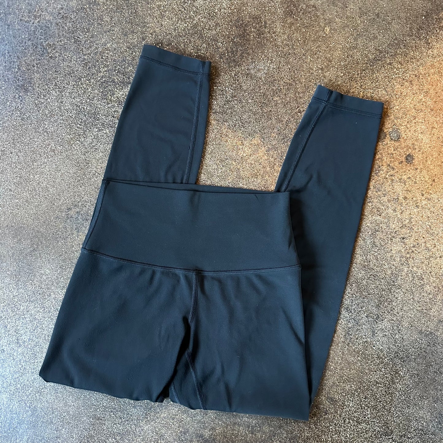 Size 4 Black Align Legging 25”