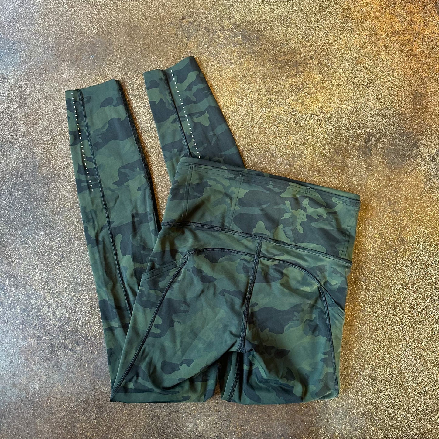 Size 2 Incognito Camo Multi Gator Green Fast & Free Legging 25”