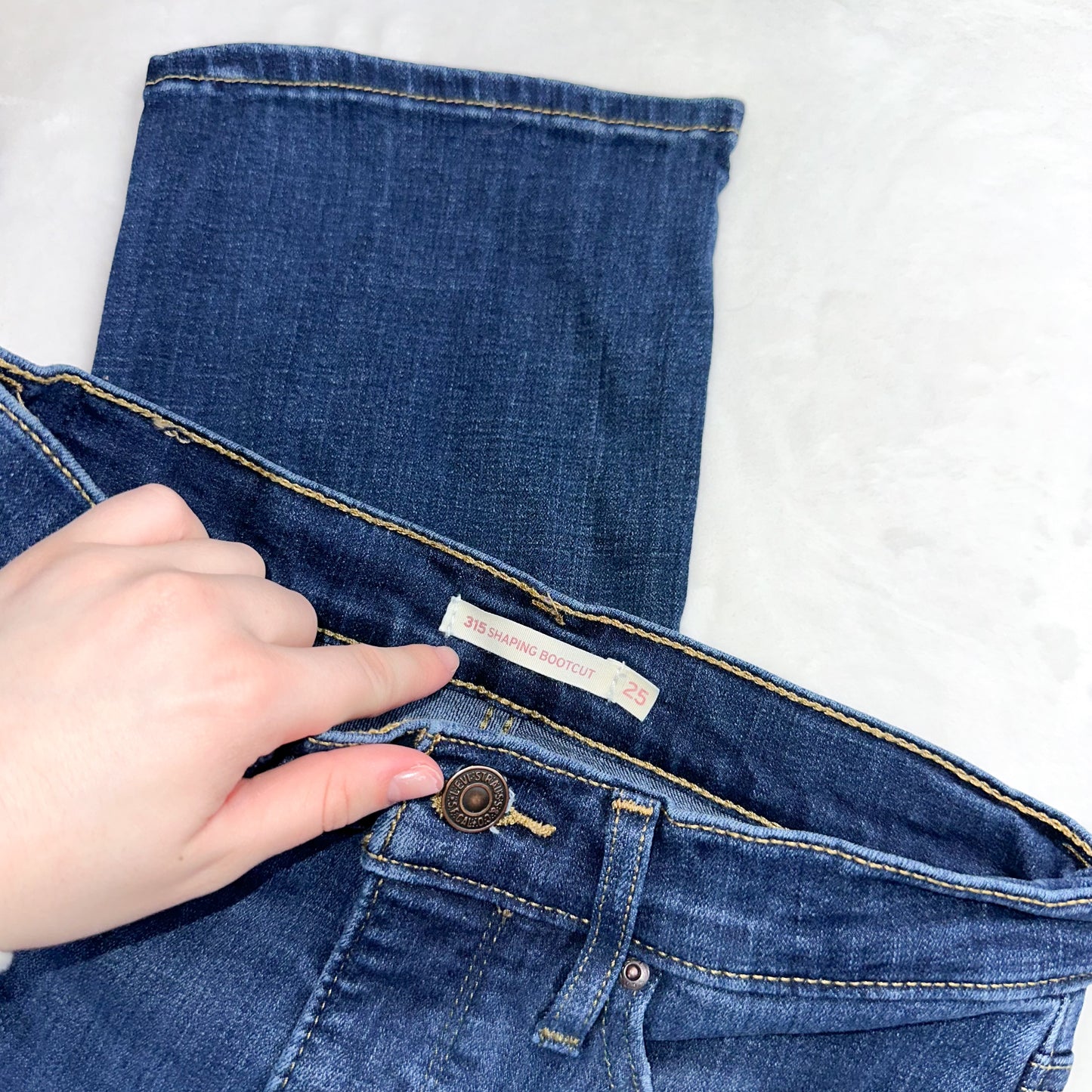 Size 25 Dark Blue Bootcut Levi’s Jeans 30”