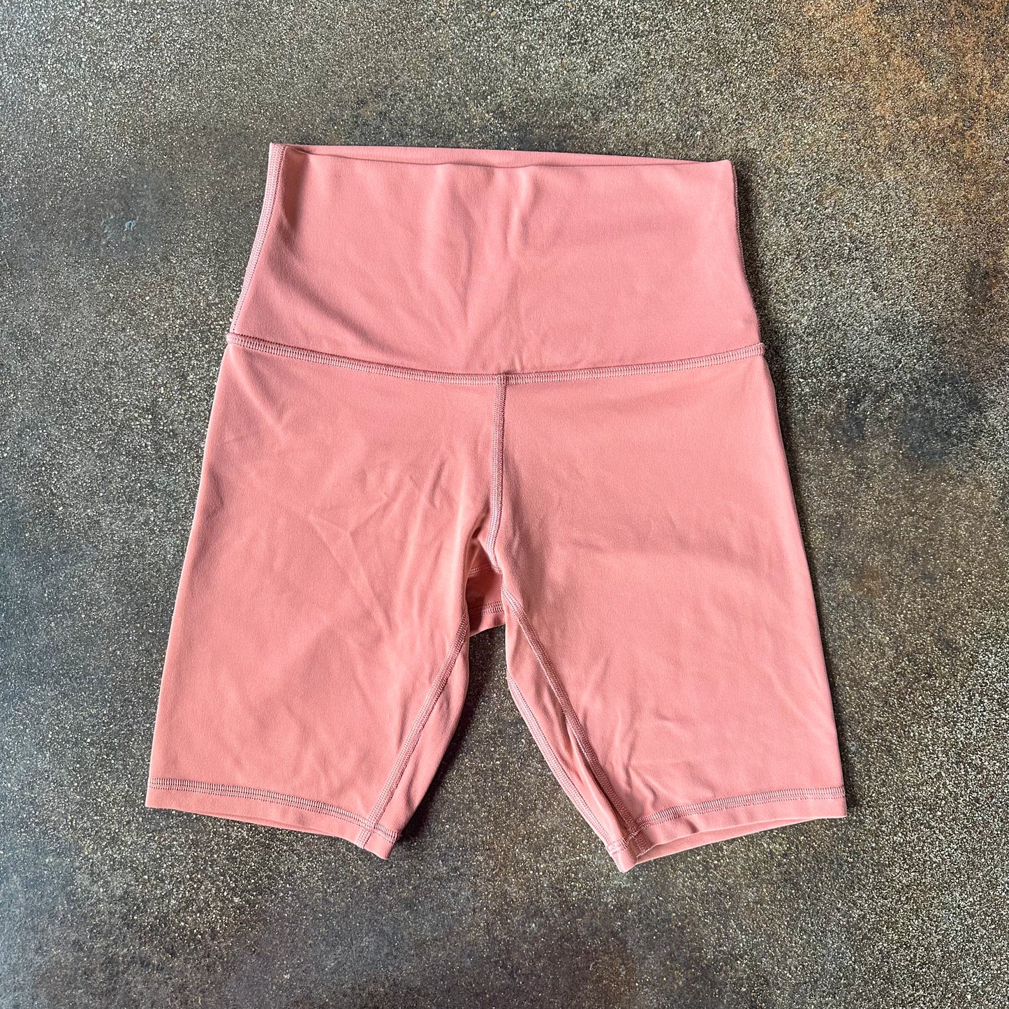 Size 4 Rustic Coral Align Short 8”