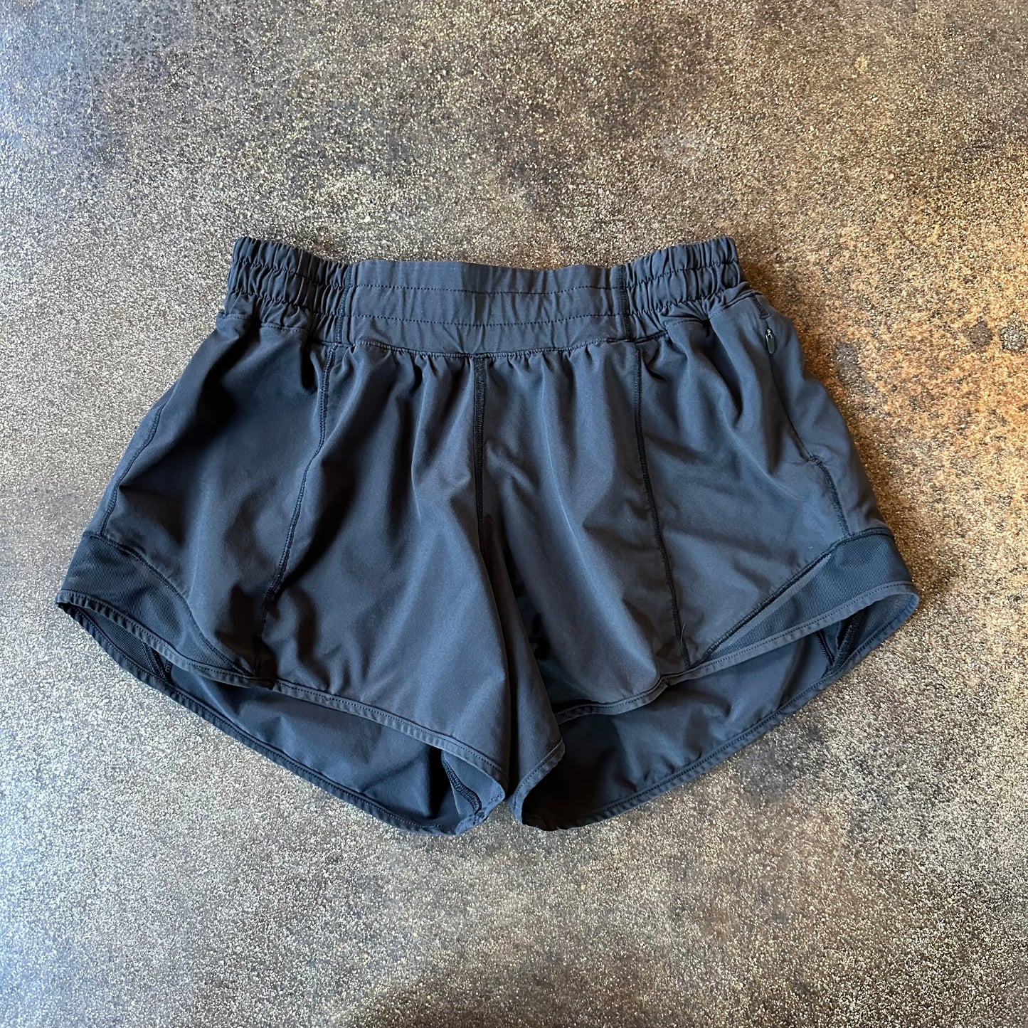 Size 6 Black Hotty Hot Short 4”