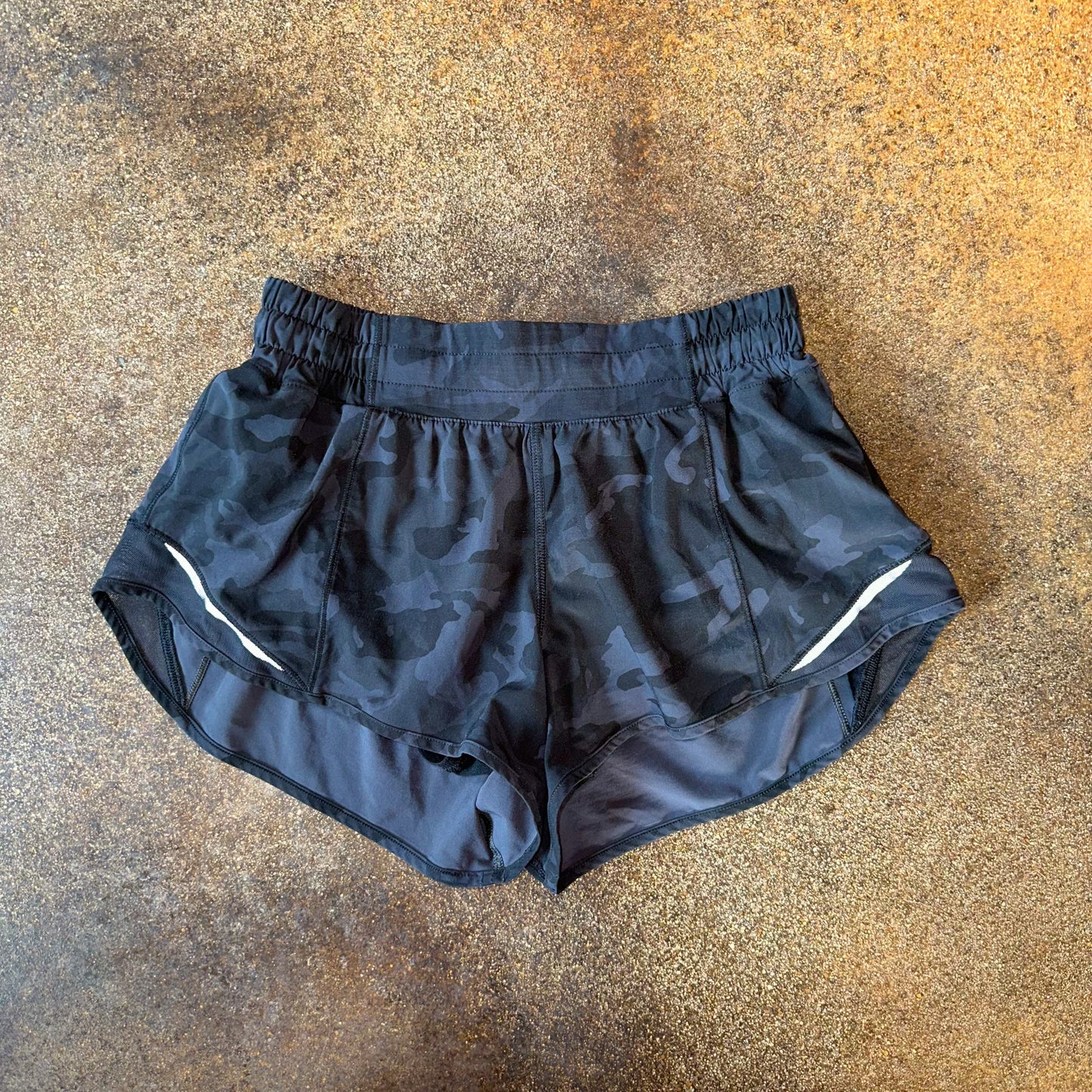 Size 4 Incognito Camo Multi Grey/Black Hotty Hot Short 2.5”