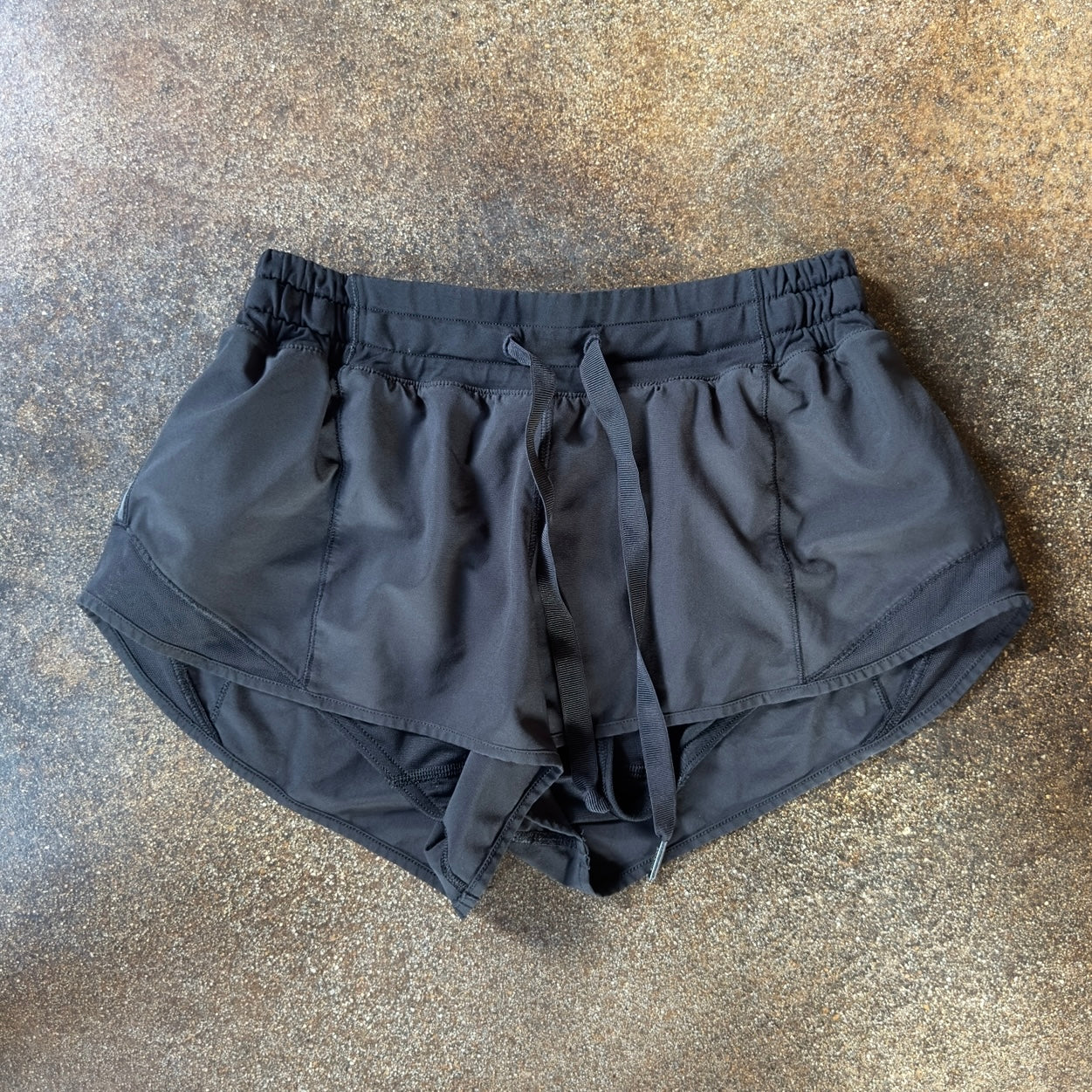 Size 4 Black OG Hotty Hot Short 2.5” *Flaw