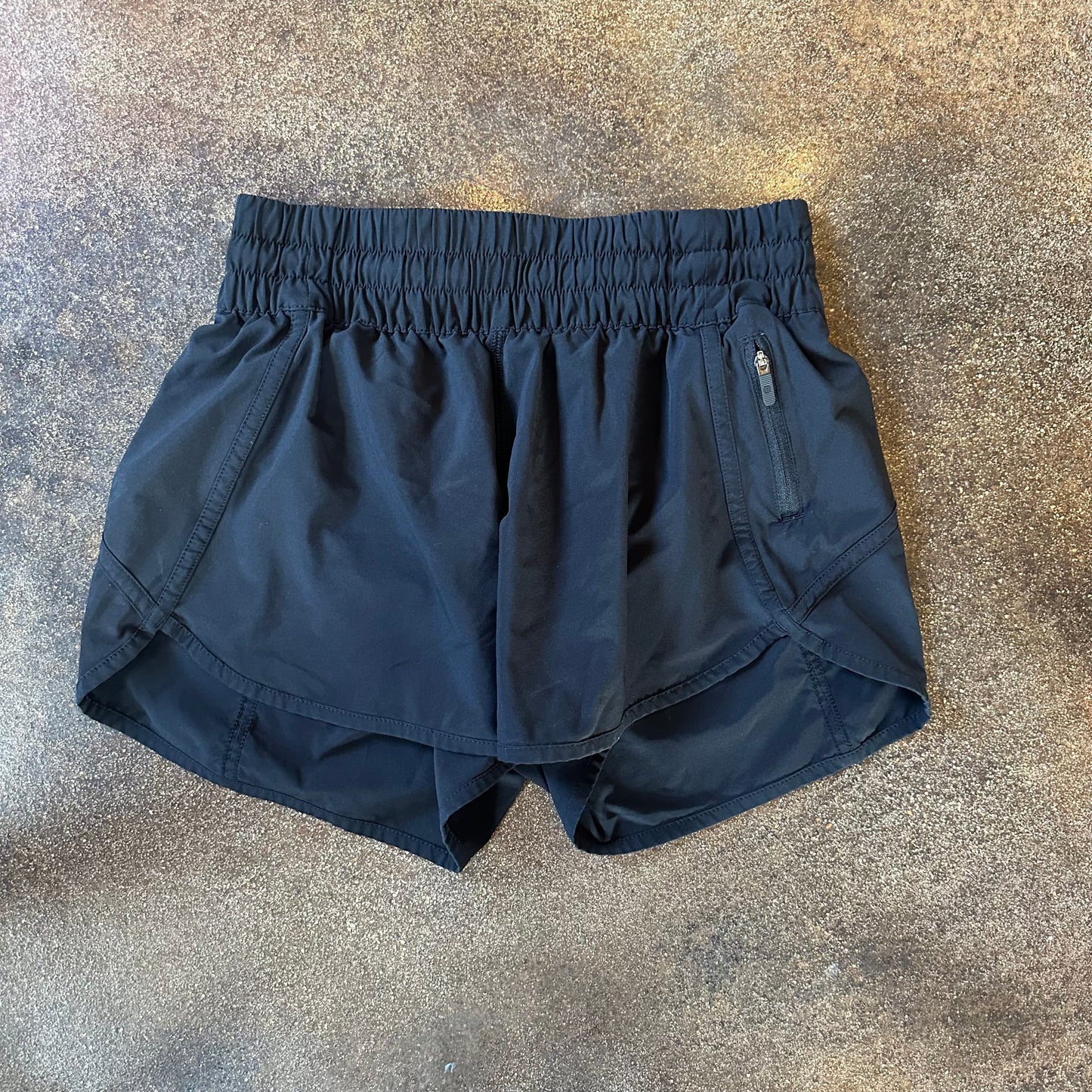 Size 6 Black Tracker Short 4” *logo wear